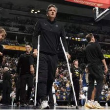 Les Timberwolves du passionné Chris, luttant pour le véritable amour sur le terrain de basket
